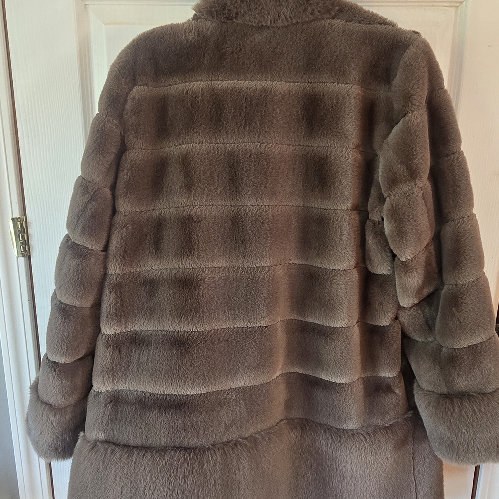 Women's Brown Faux Fur Coat - Picture 8 of 9